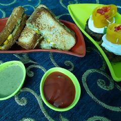 A picture of Green masala cheese corn sandwich.