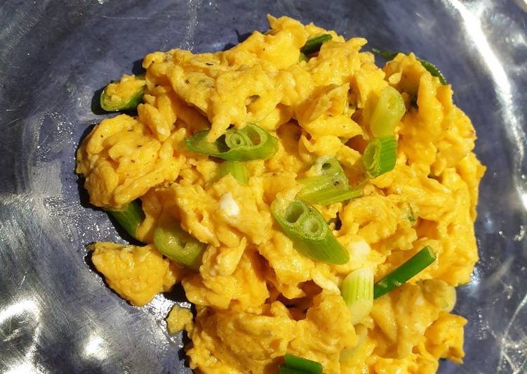Simple Way to Make Super Quick Homemade Scrambled eggs