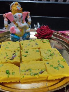 घी मैसूर पाक (ghee mysore pak recipe in Hindi) रेसिपी मुख्य फोटो