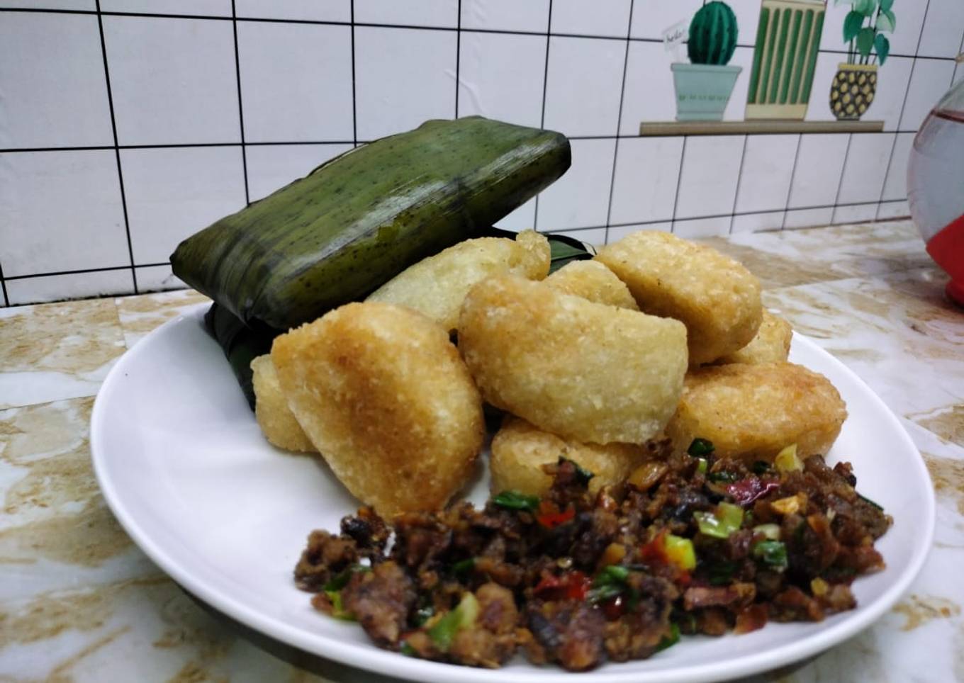 Ketan goreng oncom