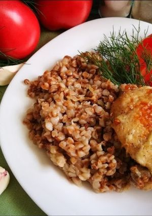 Фото Курица с гречкой в духовке.