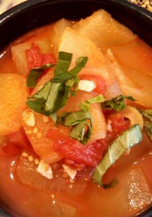 A picture of White Gourd and tomato soup 🍅番茄冬瓜汤.