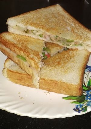 A picture of Aloo veg sandwich on tawa.