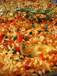 Una foto de Paella de Magro de cerdo con Alcachofas
