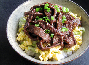 A picture of ‘Yakiniku’ Beef Sushi Rice Bowl.