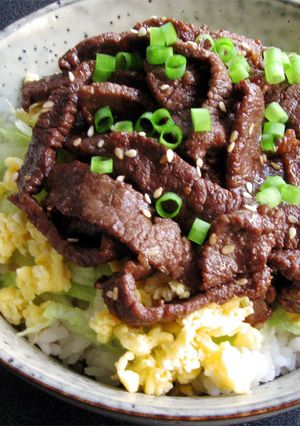 A picture of ‘Yakiniku’ Beef Sushi Rice Bowl.