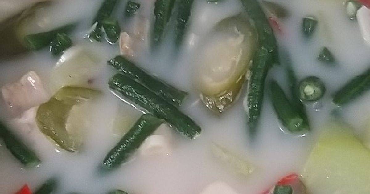 Laktatsiya davridagi tit sutni erotik tarzda otadi