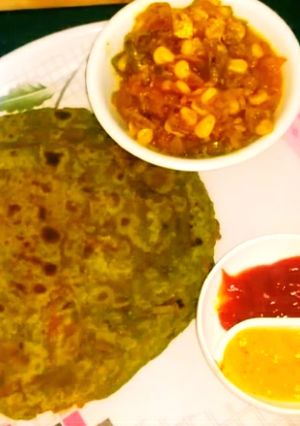 A picture of Carrot and spinach paratha.