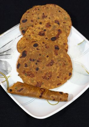 পালক মটর কা থেপলা(Palak Matar Ka Thepla recipe in Bengali) রেসিপির প্রধান ছবি