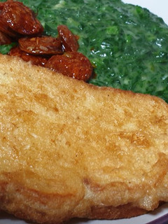 Una foto de Espinacas a la crema con tostada francesa