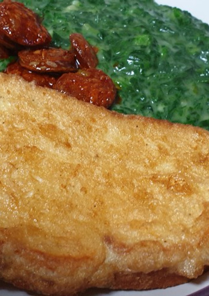 Una foto de Espinacas a la crema con tostada francesa