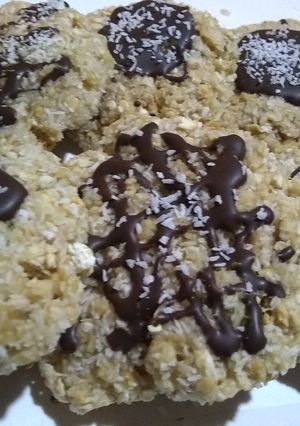 Una foto de 🤟🏼Cocolates🥥🍌🍫 (galletas de avena, coco)