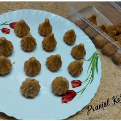 A picture of Til Gul Modak.