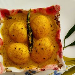 A picture of Eggs with mustard.