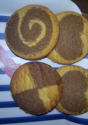 A picture of Butter and chocolate cookies.