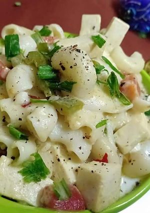 A picture of White sauce paneer pasta.