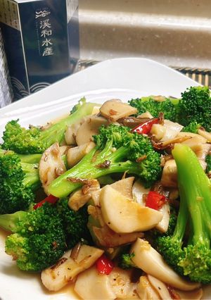 [溪和XO醬］花椰菜炒杏鮑菇 的食譜成品照片