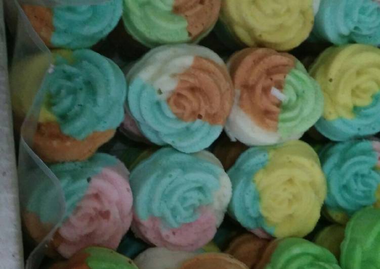 Langkah Mudah untuk Menyiapkan Bolu kukus mawar,hasil tempahan orang kemaren.😍 Anti Gagal