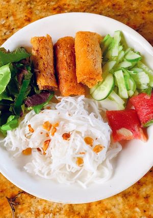 Hình của món Bún chả giò, nem chua 😊.