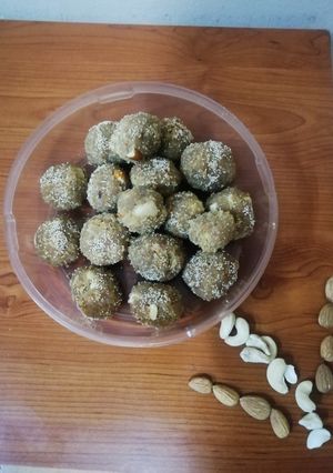 ચુરમાના લાડુ (Churma Ladoo Recipe In Gujarati) રેસીપી મુખ્ય ફોટો