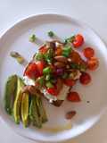 Bruschetta de ricota y cherries
