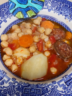 Una foto de Garbanzos con chorizo en olla a presión