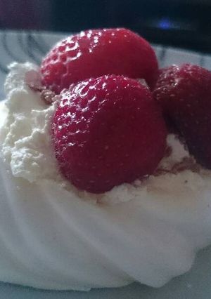 A picture of Strawberry Meringue.