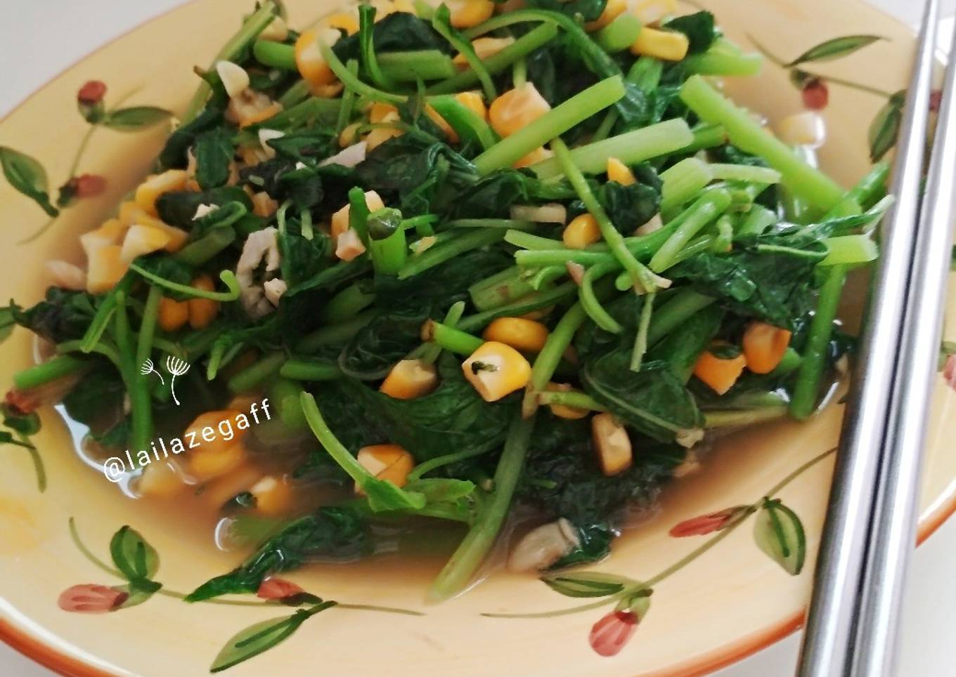 Bayam goreng dengan jagung