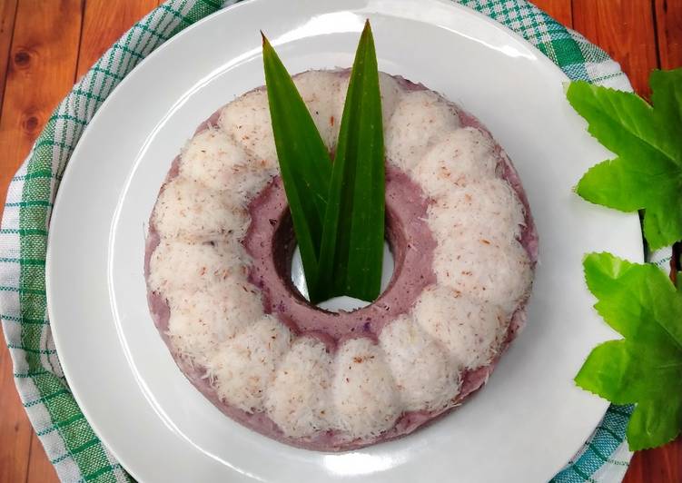 Kue putu ayu ubi ungu