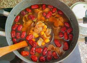 Hình của món Chè Hạt sen, nhãn nhục, táo tàu.