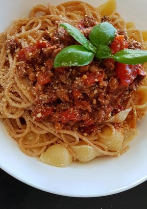 صورة لوصفة معكرونة 🧡🍲باللحمة المفرومة والريحان 🍲🧡