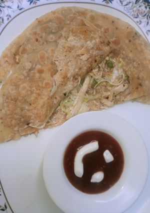A picture of Cheesy chicken paratha 😋😋😋.