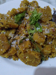 દૂધી ના મુઠીયા (Dudhi Muthiya Recipe In Gujarati) રેસીપી મુખ્ય ફોટો