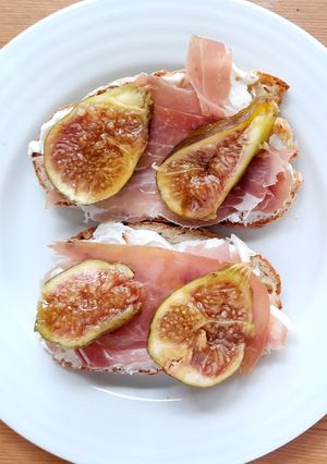 Foto de Bruschetta de Figo, Ricota e Presunto
