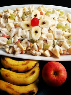 A picture of Creamy Fruit chaat🍌🍎🍇🍋.