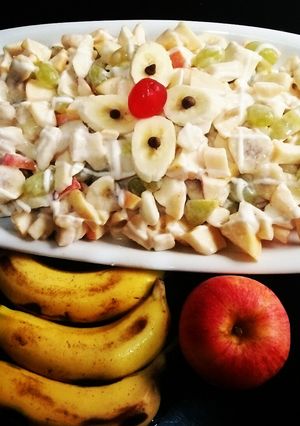 A picture of Creamy Fruit chaat🍌🍎🍇🍋.