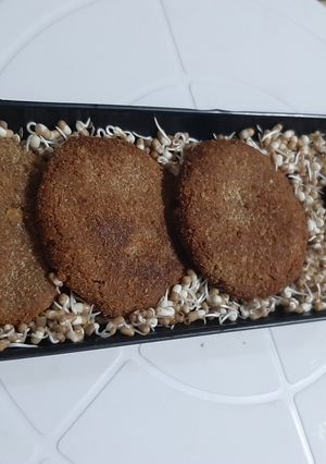 मटकी/ मटकीचे कटलेट (matkiche cutltes recipe in marathi) रेसिपी चे मुख्य फोटो 