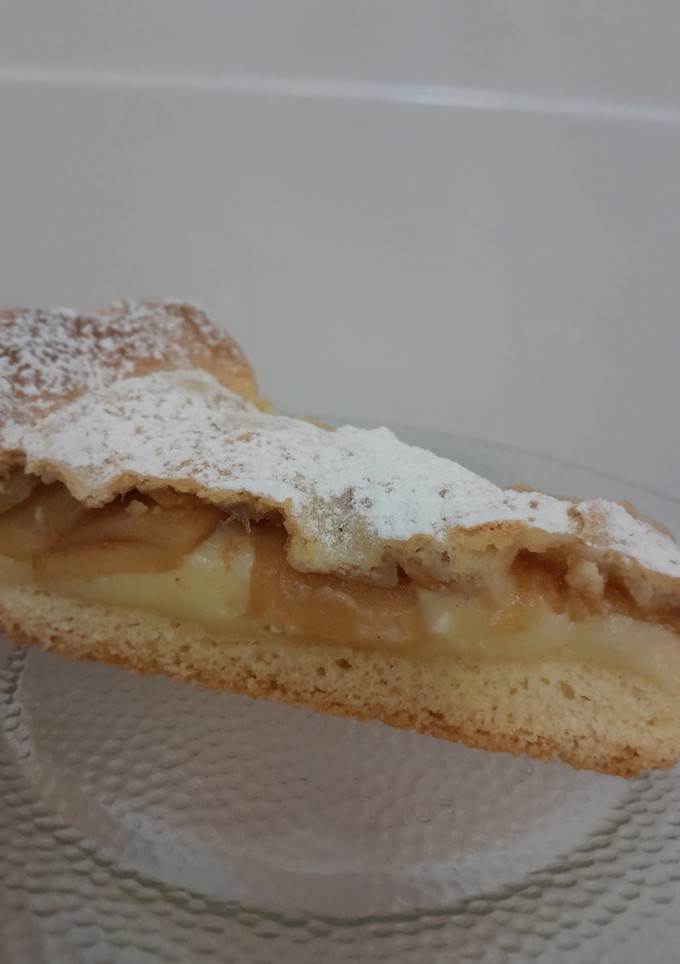 Una foto de Tarta de manzana, canela y pastelera 🥧🍎