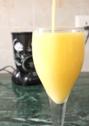 A picture of Mango & lemon punch.