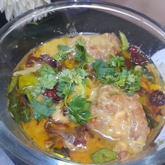 A picture of Karhi pakora with curry leaves.
