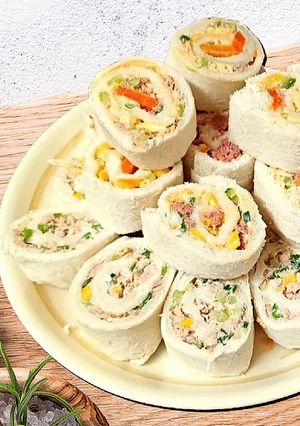 A picture of Snack rolls from toasted bread.