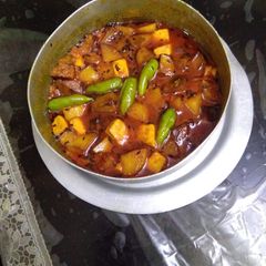 A picture of Paneer Potatoes curry.