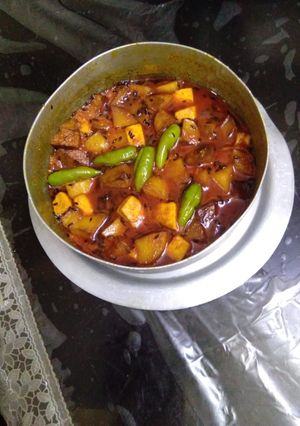 A picture of Paneer Potatoes curry.