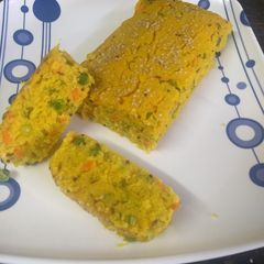 A picture of Semolina spice cake.