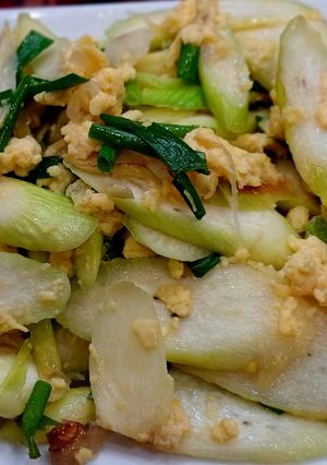 Hình của món Củ niễng xào trứng.