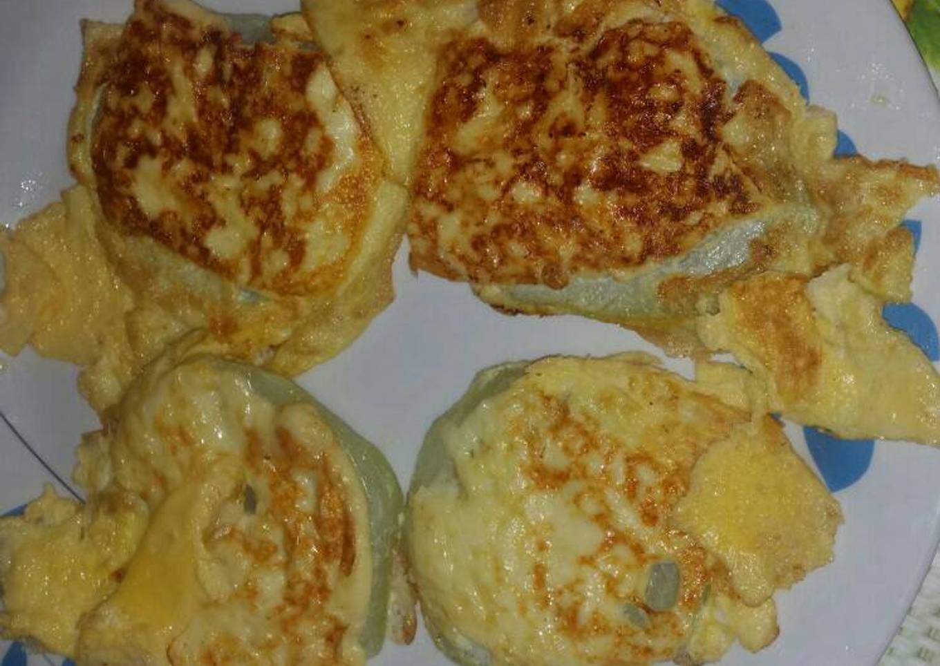 Chayote con queso envuelto en huevo