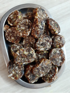 ખજૂર પાક (Khajoor Paak Recipe In Gujarati) રેસીપી મુખ્ય ફોટો