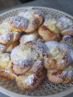 Una foto de Facturas de crema Pastelera