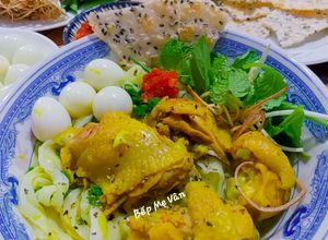 Hình của món Mì Quảng Gà Và Trứng Cút.