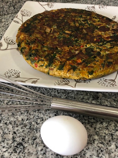 Una foto de Tortilla de acelga y champiñones 🍄